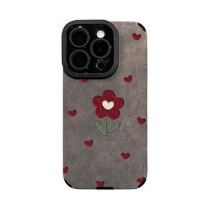 Coque de téléphone en forme de cœur avec petite fleur rouge, compatible avec iPhone 17PROMAX 16PLUS 15PRO, nouvelle collection - Product Image 1