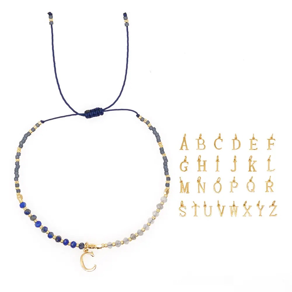 Bracelet de perles de pierre d'améthyste à facettes de style bohème à longueur réglable avec breloques initiales