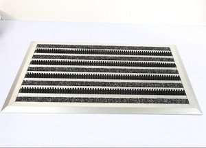 <span class=keywords><strong>Tapis</strong></span> <span class=keywords><strong>d</strong></span>'entrée extérieur modulaire 40cm * 60cm à base en aluminium avec brosses <span class=keywords><strong>Tapis</strong></span> de porte en aluminium - Product Image 4