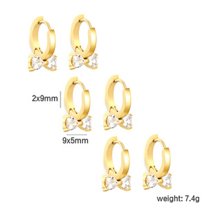 Pendientes Huggie en tono dorado con circonita blanca y diseño de mariposa, pendientes de tuerca para uso diario para mujer - Product Image 3