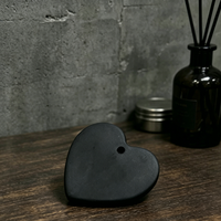 Diffuseur de parfum en céramique poreuse noire en forme de cœur, pierre aromatique, pendentif de voiture, désodorisant, décoration de voiture, souvenir, cadeau