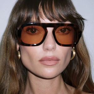 2024 New cá nhân đa năng thời trang Kính mát 13138 đơn chùm thí điểm của khung vuông trong màu đen và màu xám PC chất liệu - Product Image 2