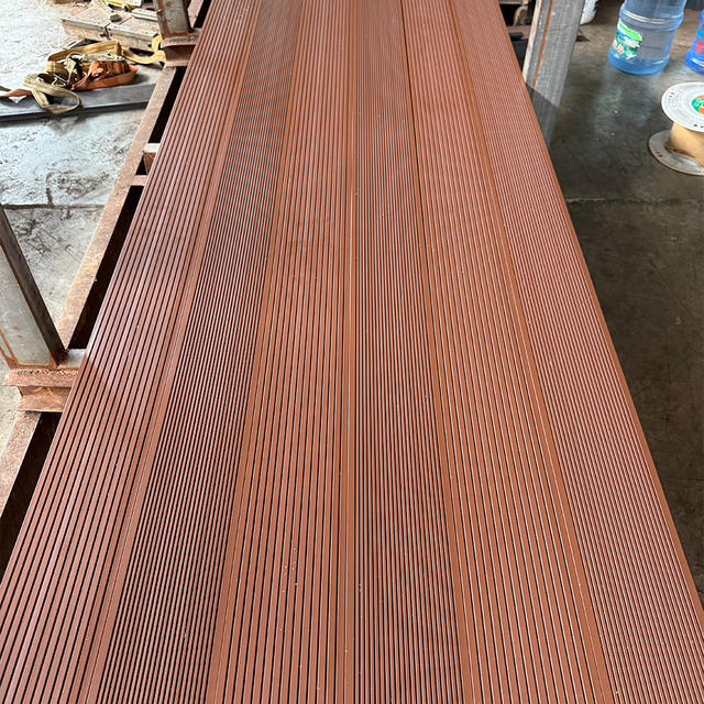 Skin-friendly Outdoor Wood Plastic Composite Deck Boards Nature Wood Look Texture 3d Embossed Flooring Wpc Composite Decking