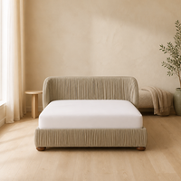 Lit plateforme capitonné plissé avec tête de lit hautement cintrée, pieds en bois, cadre de lit moderne en tissu beige pour chambre à coucher, maison, hôtel