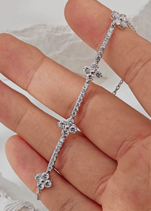 Bracelet en diamant de laboratoire Starsgem Trèfle à 4 feuilles en or massif 18 carats - Product Image 5