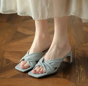 Cy20041a Новое поступление, специальный дизайн, элегантные модные туфли с открытым носком на низком массивном каблуке, сандалии, обувь для женщин и женщин