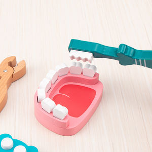 Giocattolo Medico in Legno per Bambini, Kit Medico e Dentistico Rosso con Borsa in Tessuto, Giochi di Ruolo per Bambini - Product Image 4