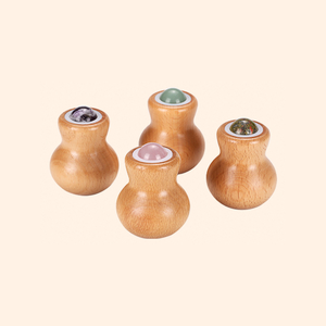 Herramienta de masaje corporal de mano con logotipo personalizado XH, mango de madera, forma de calabaza, Bola de cuarzo rosa, rodillo de masaje para masaje facial y corporal - Product Image 6