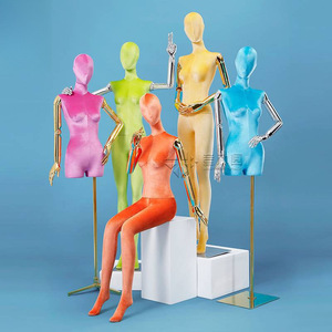 Manichino Femminile di Lusso a <span class=keywords><strong>Corpo</strong></span> Intero Rivestito in Velluto, Forma per Abiti da <span class=keywords><strong>Donna</strong></span> con Braccio Dorato o Argentato per Esposizione di Vestiti - Product Image 3