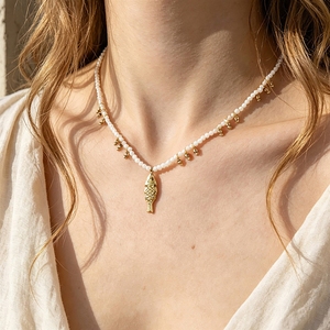 Collier pendentif en métal style nautique européen et américain pour femme, design de niche avec pierre naturelle - Product Image 1