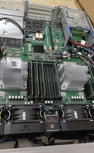 เซิร์ฟเวอร์แบบแร็ค FusionServer 2488H 2U ใช้ซีพียู Xeon Silver 4316 (2.3GHz) จำนวน 4 ตัว หน่วยความจำ 32GB DDR4 พร้อมไดรฟ์ SATA/SAS/NVMe ขนาด 2.5 นิ้ว จำนวน 20 ตัว - Product Image 2