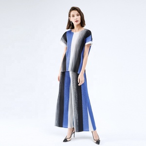 Nuovo estivo da donna con stampa a righe blu nero + bianco abito da donna con <span class=keywords><strong>pantaloncini</strong></span> pantaloni Casual 2020 - Product Image 1
