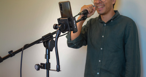 QUIK LOK SMS/001 360 Degree Smartphone Holder with 140 mm Flexible Arm 51-85 mm Width 600 G Black for <b>Musical</b> <b>Instruments</b> - Product Image 5
