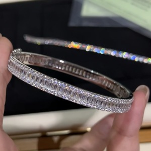 <span class=keywords><strong>Bracelet</strong></span> pour femme Gestapa plaqué or, modèle industriel lourd, serti <span class=keywords><strong>de</strong></span> diamants carrés en rangée, <span class=keywords><strong>de</strong></span> diamants brillants et <span class=keywords><strong>de</strong></span> diamants incrustés effet rivière d'étoiles, <span class=keywords><strong>de</strong></span> qualité supérieure - Product Image 2