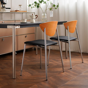 Chaise de salle à manger empilable en métal de style nordique avec revêtement en cuir PU, design léger et luxueux pour petits appartements et cafés, style vintage décontracté - Product Image 3