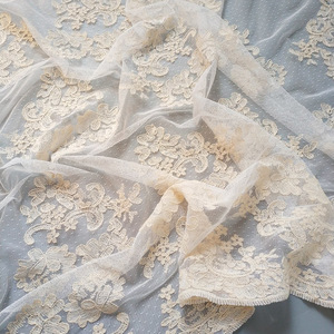 Tecido de Renda Transparente Off-White, Tecido de Malha com Bordado <span class=keywords><strong>Floral</strong></span> Barroco Antigo para Cortinas, Vestidos de Noiva e Trajes de Casamento - Product Image 4