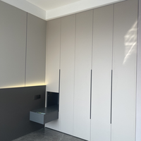 Armoire modulaire avec poignées, moderne, en MDF noir, pour chambre principale, avec portes en verre, style contemporain du milieu du siècle
