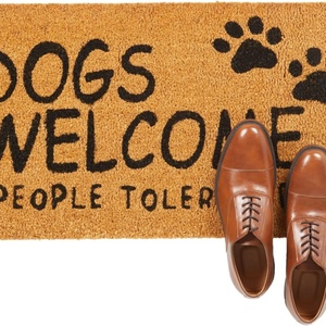 Tapis de porte en fibre de coco pour chien, bienvenue aux personnes tolérant les chiens - Product Image 1
