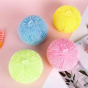 Offre Spéciale JINFENG OEM Jouet à Presser Gorille avec Chapeau à Poils Colorés et Épais en TPR, Peluche Légère et Moelleuse, Anti-Stress, Nouveauté Unisexe pour Adolescents - Product Image 5