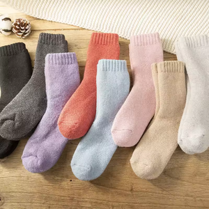 <span class=keywords><strong>Chaussettes</strong></span> en <span class=keywords><strong>laine</strong></span> d'hiver plus chaudes pour femmes, vente en gros, <span class=keywords><strong>chaussettes</strong></span> unies <span class=keywords><strong>fantaisie</strong></span>, <span class=keywords><strong>chaussettes</strong></span> plus épaisses pour le sol, prix de gros - Product Image 2