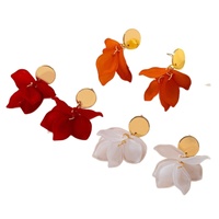 Anting-anting resin akrilik wanita motif bunga musim panas yang cantik, elegan, dan modis.