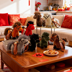 JM 13-30cm Porte-clés pendentif en peluche <span class=keywords><strong>super</strong></span> douce en forme de selle de cheval, animal du zodiaque, mascotte de l'année du Cheval, poupée apaisante pour sac - Product Image 1