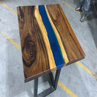 Table à manger de luxe vintage en bois massif naturel avec résine époxy pour restaurant et villa