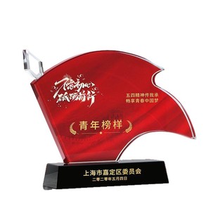 Trophée Drapeau Rouge en Cristal Pujiang Wenyue Personnalisé pour la Journée des Troops du 1er août, Commémoratif pour les Employés Exceptionnels, les Membres du Parti et les Anciens Combattants - Product Image 5