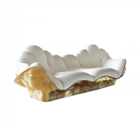Canapé en tissu laiton de luxe, style designer, inspiré de l'art moderne, mobilier créatif pour villas et maisons, personnalisation sur mesure.