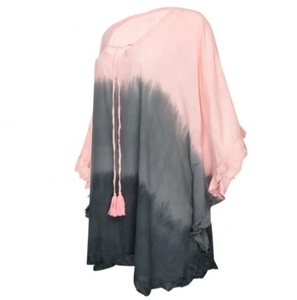 Robe Kaftan de plage style poncho en rayonne rose ombré, teinte à la main, col en V, manches longues, ourlet à volants, grande taille pour femme - Product Image 3