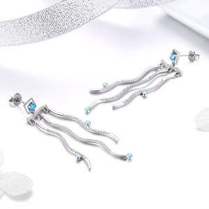 Pendientes colgantes plateados de moda con circonita de corte princesa y diseño de cadena en cascada para mujer, joyería de fiesta - Product Image 4