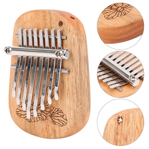 GECKO K& # Kalimba 8209 8CA, Strumento a Percussione in Legno di Canfora, 8 Tasti con Foro per Appendere - Product Image 3