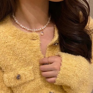Collar con colgante <span class=keywords><strong>de</strong></span> cobre chapado en oro para <span class=keywords><strong>mujer</strong></span> a <span class=keywords><strong>la</strong></span> moda con gargantilla <span class=keywords><strong>de</strong></span> perlas barrocas naturales cadenas <span class=keywords><strong>de</strong></span> latón <span class=keywords><strong>piedra</strong></span> lunar <span class=keywords><strong>de</strong></span> forma irregular - Product Image 6