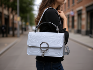 Borsa a Mano da Donna con Chiusura a Scatto in Pelle Sintetica Saffiano, Tracolla Rimovibile, Manico Rotondo, Capacità 2-2,9L - Product Image 2