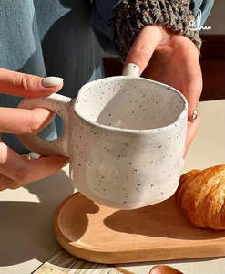 Tasses en céramique modernes de luxe, style éclaboussant irrégulier, faites à la main, pour couple, petit-déjeuner, lait, rentrée scolaire, personnalisables avec cuillère - Product Image 3