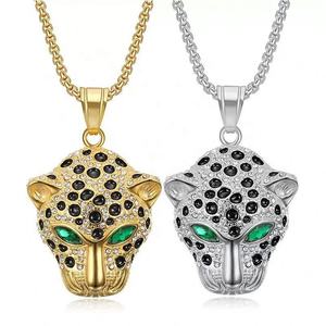 Collier avec pendentif en acier inoxydable Hip Hop avec diamants verts et rouges, motif tête de léopard - Product Image 1