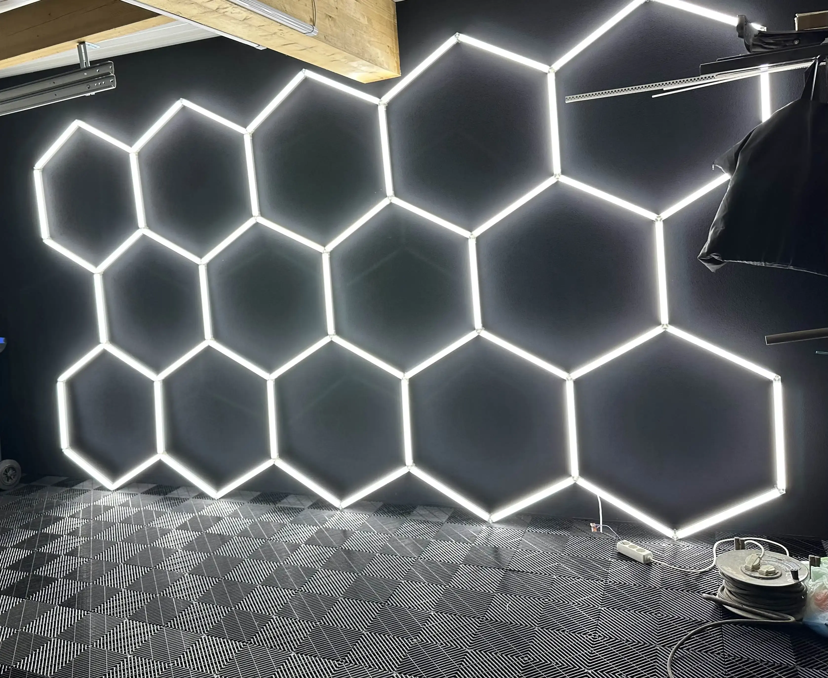 Honeycomb Auto Detailing LED Work Light Ceiling Design Hexagonal Led Lights for Car Wash Station Garage Machine Repair Room