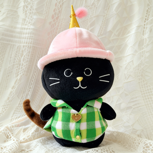 Shengye Zuverlässiger Plüschtier-Lieferant Maßgefertigte Niedliche Rosa Mütze Schwarze Katze Puppe Cartoon-Tierfigur Weiches Material Spielzeug für Kinder - Product Image 1