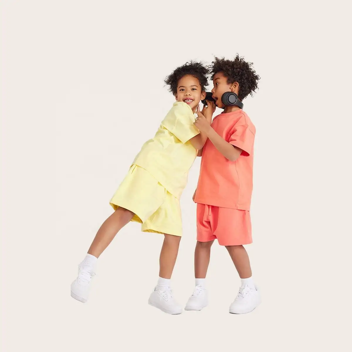 बच्चों के लिए कॉटन ग्रीष्मकालीन पोशाक, कस्टम यूनिसेक्स बच्चों के कपड़ों के सेट के साथ उच्च गुणवत्ता वाले स्ट्रीट वियर