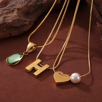 Collier en acier inoxydable 18 carats avec pendentif en forme de cœur, imitation perle, chaîne serpent sportive, pierre de verre et goutte d'eau, design élégant