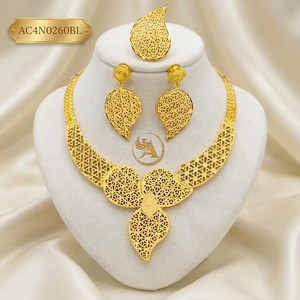 Ensemble de bijoux fins en laiton plaqué or avec collier à motif floral pour mariage féminin en Inde - Product Image 1