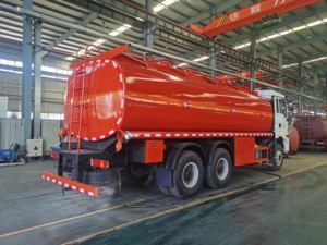 SHACMAN HOWO DONGFENG FAW JMC 6x4 4x2 8x4 Volante cisterna de gasolina para petróleo crudo Gasolina y transporte de diésel disponible - Product Image 3