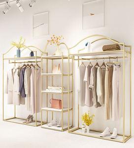 Espositore per <span class=keywords><strong>Abbigliamento</strong></span> a Doppio Strato con Scaffali in Ferro Dorato e Asta Appendiabiti per <span class=keywords><strong>Negozi</strong></span> <span class=keywords><strong>di</strong></span> <span class=keywords><strong>Abbigliamento</strong></span> <span class=keywords><strong>Femminile</strong></span> - Product Image 4