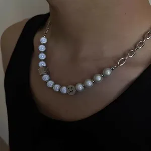 新款中式时尚品牌反光珍珠拼接项链，带钻石笑脸吊坠，作为情侣配饰
