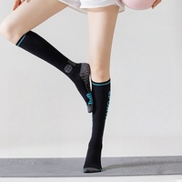 Chaussettes hautes sportives pour femmes Grip athlétique à la mode Conception antidérapante Respirant Absorbant la sueur pour les adolescentes Bottom Spring