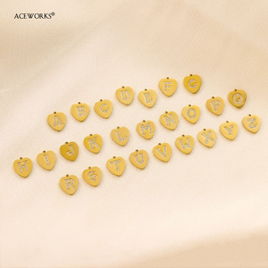 Colgante con Inicial de Corazón Pavé |   Colgante de Letra del Alfabeto en Acero Inoxidable Chapado en Oro PVD de 18K para la Creación de Joyas |   Resistente al agua y duradero - Product Image 5