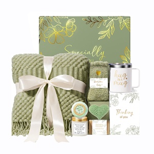Cesto Regalo Personalizzato per la Cura Personale, Coperta in Cotone, Tazza, Candela, Bomba da Bagno, Sapone, Confezione Relax per la Festa della Mamma e <span class=keywords><strong>Natale</strong></span> - Product Image 1