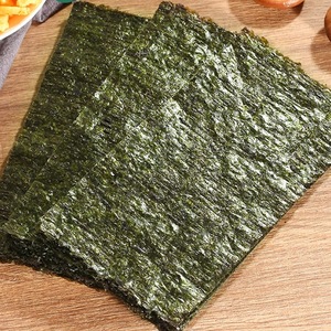 伝統的な日本食ハラールの三角寿司おにぎり海苔は安くて美味しい