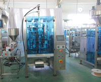 Machine de remplissage et d'emballage automatique de liquides pour pâte de tomate, jus, confiture, huile, crème, miel, fromage, avec fonction de scellage