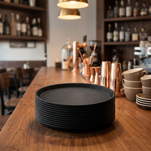 Plateau de service rond classique écologique avec support de logo personnalisé, antidérapant, en plastique sous glaçure, pour verres à shot de bar - Product Image 3